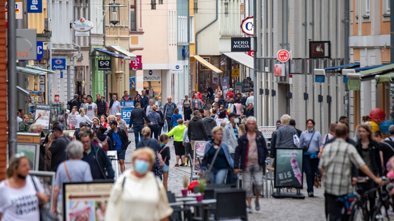 Europas größte Volkswirtschaft gewinnt nach der Vollbremsung zu Jahresbeginn in der Corona-Pandemie wieder an Tempo. Vor allem der Privatkonsum schiebt das Wirtschaftswachstum an.