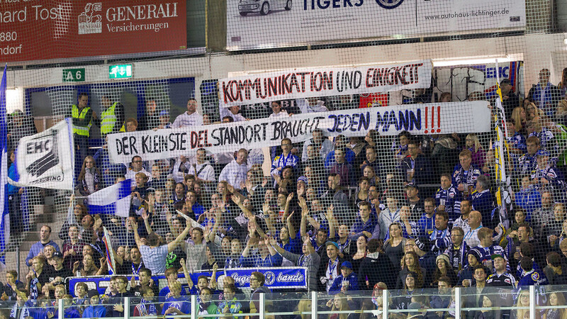 Die Fans der Straubing Tigers forderten bereits im Oktober vergangenen Jahres "Kommunikation und Einigkeit" sowie mehr Zusammenhalt. (Foto: Harry Schindler)