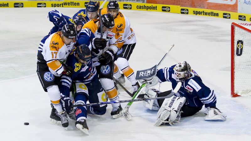 Das erste Drittel lief nicht nach dem Geschack der Tigers. Sie liegen nach einem Treffer von Fauser mit 0:1 zurück (Foto: Schindler).