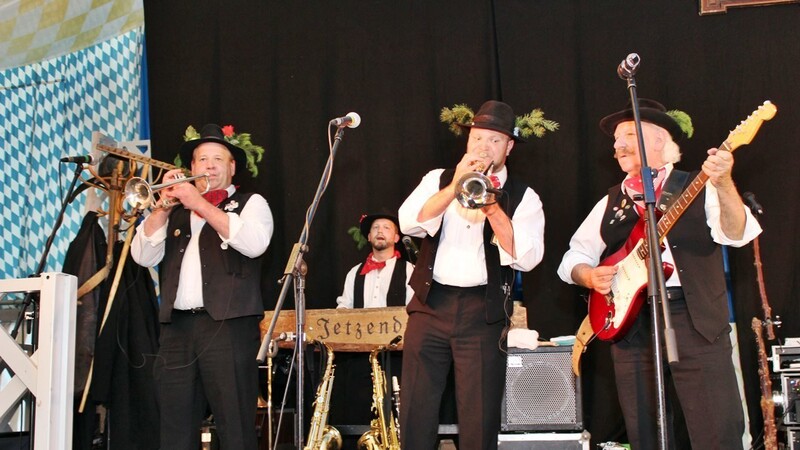 Auch am Freitag war super Stimmung am Ergoldinger Volksfest.