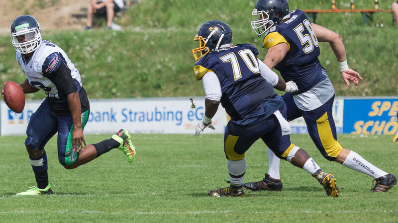 Quarterback Mark Wright konnte von der Defense der Rams nicht im Zaum gehalten werden und führte die Spiders vor knapp 1.000 Zuschauern zum Derbysieg.