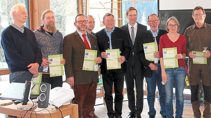 Sie nahmen für die Natura2000-Partnerschaft die Urkunden entgegen.