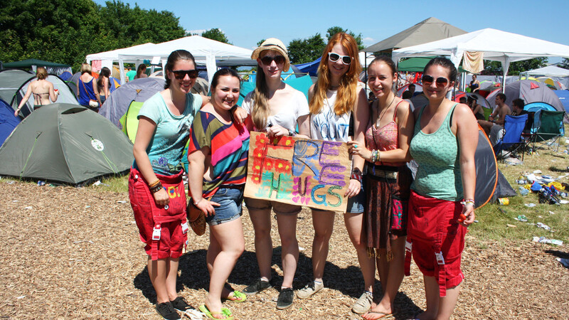 Für Lisa-Marie (zweite von rechts), Jessica (zweite von links) und ihre Freundinnen war das Pfingst-Open-Air in Salching ein unvergessliches Erlebnis. (Foto: dv)