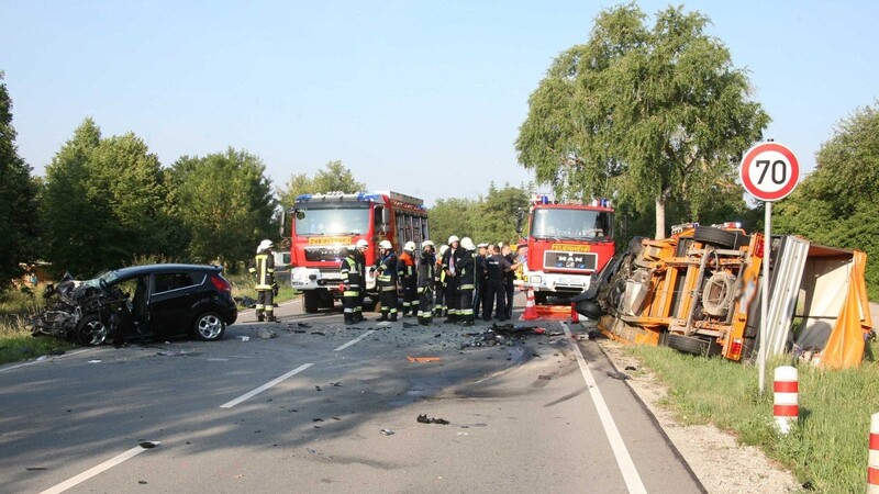 Auf der Staatsstraße 2350 auf Höhe Degernpoint hat es am Mittwochmorgen gekracht.