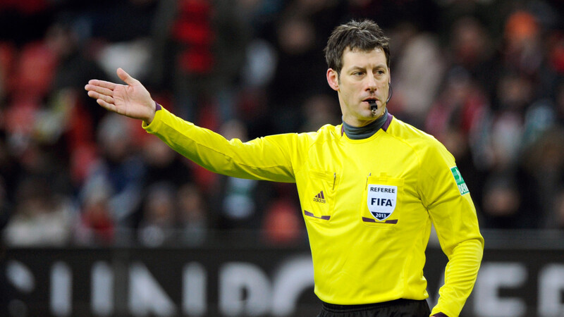 Der Ergoldinger FIFA-Schiedsrichter Wolfgang Stark hofft, bei der WM 2014 in Brasilien dabei zu sein. (Foto: dpa)