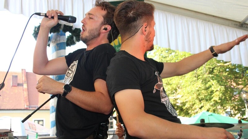 Livemusik, perfektes Wetter, kühles Bier: Es war alles angerichtet für einen stimmungsvollen Biergartenabend am Freitag im Zollhaus in Landshut. Doch dann kam der Dämpfer.