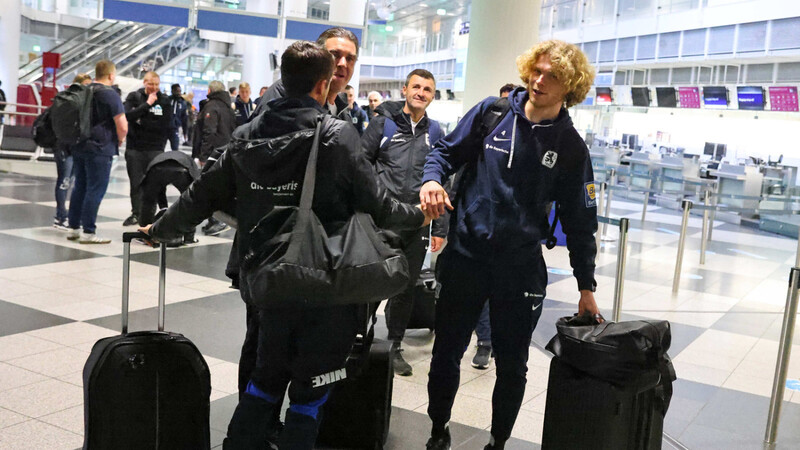 Jesper Verlaat und Trainer Michael Köllner.