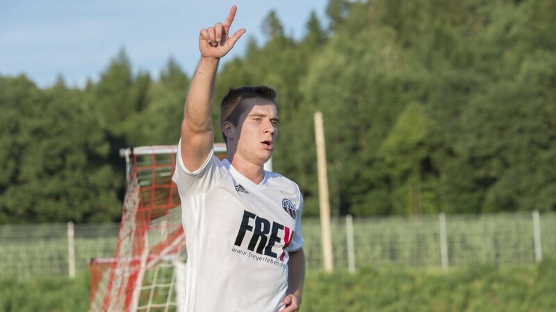 Gegen den Landesligisten ASV Vach will der ASV Cham (hier Stürmer Michal Hvezda) auch im Totopokal wieder jubeln.