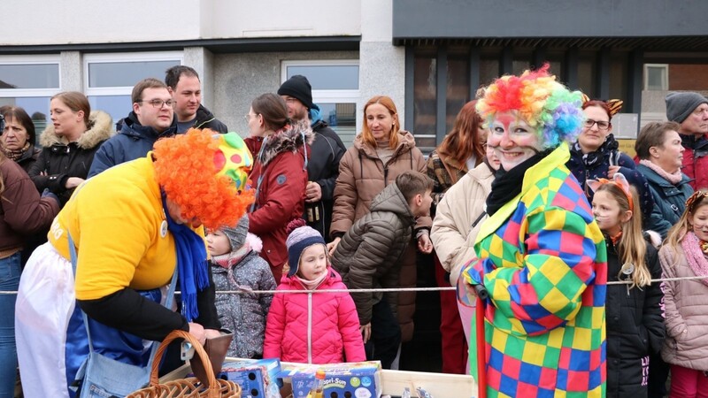 Bogen feierte seinen Faschingszug heuer zusammen mit dem ostbayerischen Faschingszug - und wurde dem Ruf als Narrenhochburg damit einmal mehr gerecht.