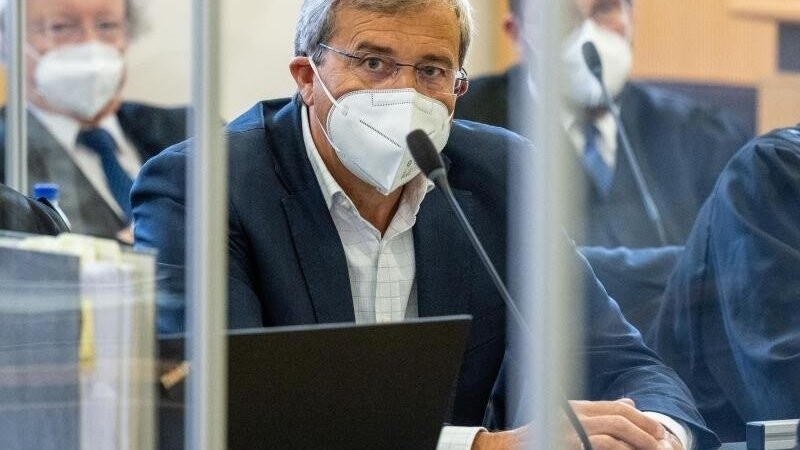 Im November sitzt Franz Rieger, CSU-Abgeordneter im bayerischen Landtag, auf der Anklagebank im Verhandlungssaal des Landgerichts Regensburg. (Archivbild)