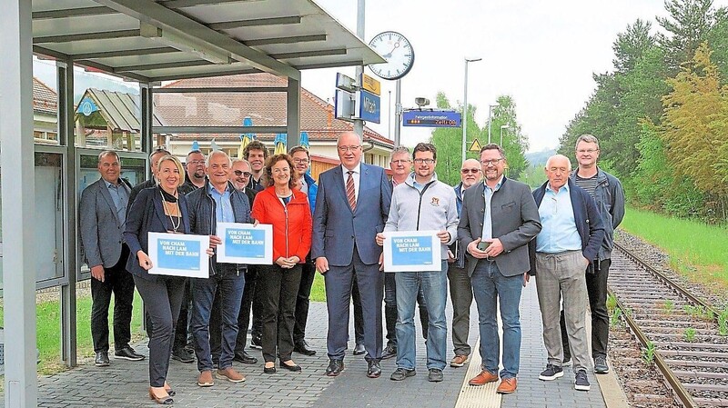 Es war schon symbolträchtig, dass das Treffen im Miltacher "Café Waffel" am Bahnhof stattfand.