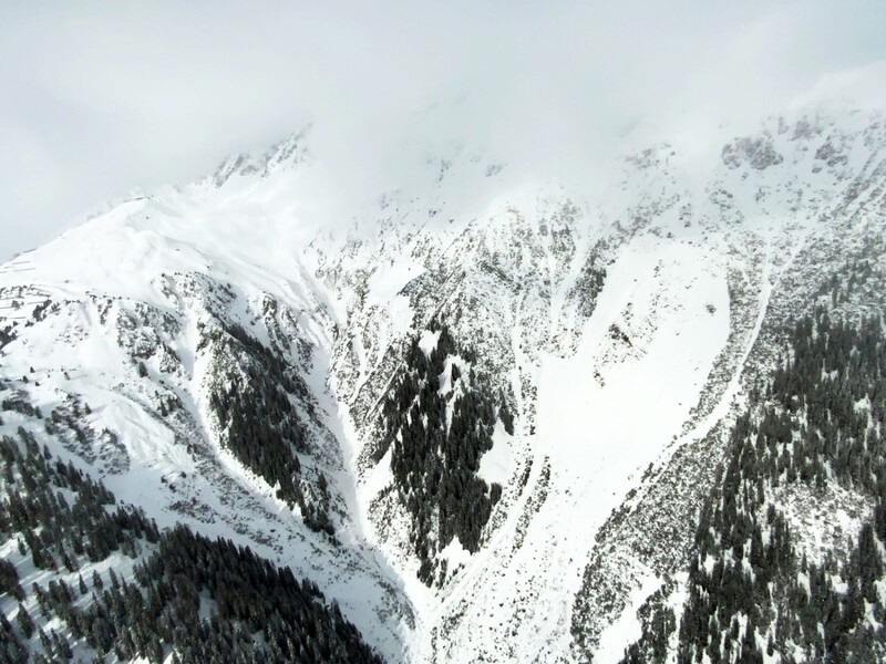 Blick auf den Lawinenabgang in St. Anton. 