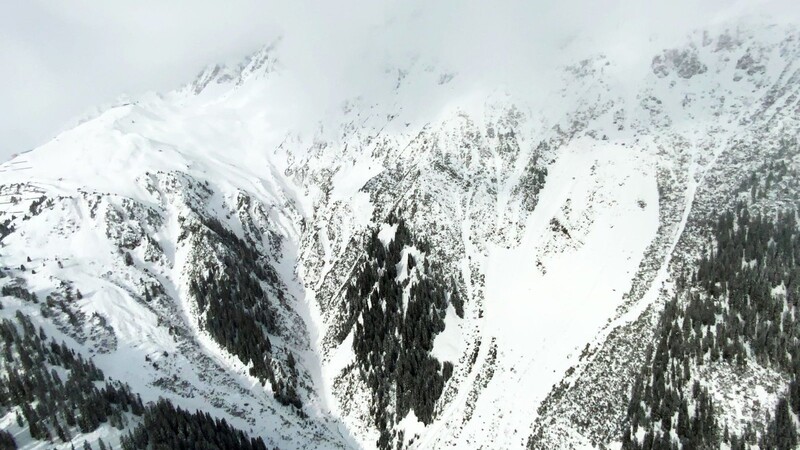 Blick auf den Lawinenabgang in St. Anton.