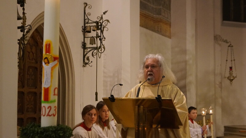 In der Vilsbiburger Stadtpfarrkirche predigte Stadtpfarrer Peter König zum Thema Erinnern.