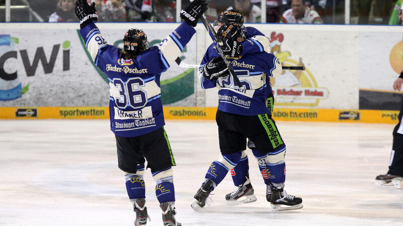 Im letzten Drittel drehten die Tigers auf und erzielten vier Treffer. Da Köln nur eines gelang siegten die Tigers verdient mit 5:2 (Foto: Schindler).