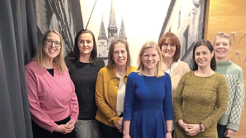 Das aktuelle Team der Beratungsstelle: Judith Penzkofer, Ingrid Paßreiter, Claudia Hierl, Manuela Laruelle, Petra Eder, Luisa Aguiar und Kathrin Moll. Auf dem Foto fehlen die Mitarbeiterinnen Beate Sakowski und Anna Löffler.