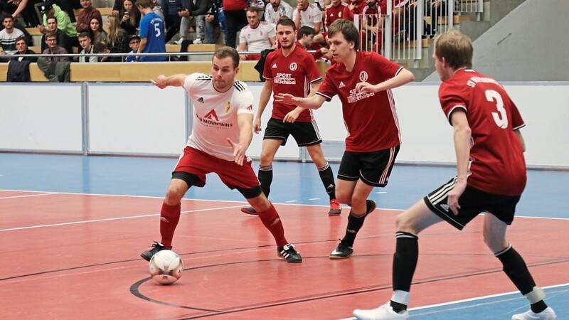 Spielführer Marco Grüneis (links) mit dem TSV Vilsbiburg und der SV Neufraunhofen zählen zum Favoritenkreis.