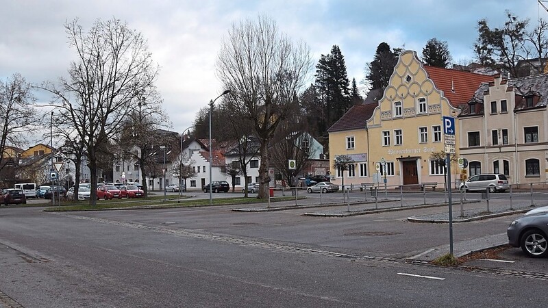 Der Busbahnhof verschwindet, dafür entstehen eine Tiefgarage sowie Wohnungs- und Gewerbebauten.