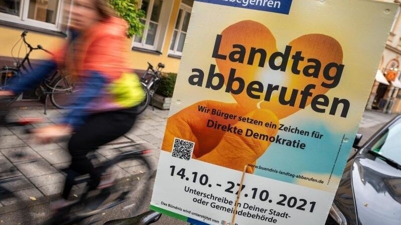 Den Landtag auflösen und schnelle Neuwahlen - das ist das Ziel eines Volksbegehrens, das insbesondere von "Querdenkern" angestoßen wurde. Heute endet die Unterschriftenaktion. (Symbolbild)