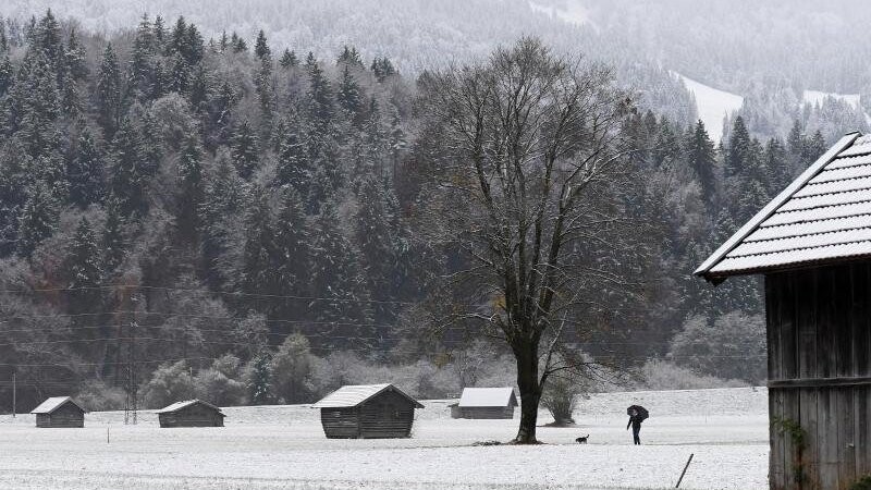 Der erste Schnee ist da, Straßenprobleme hat er weitestgehend nicht verursacht. (Symbolbild)