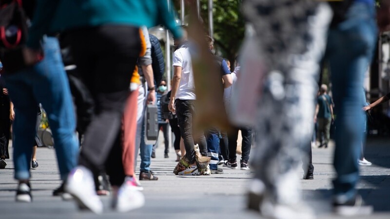 Die Fußgängerzone in München. Hier soll ein 26-jähriger Iraner geplant haben, möglichst viele Menschen mit einem gestohlenen Auto zu überfahren. Ab Freitag muss er sich dafür vor Gericht verantworten. (Symbolbild)