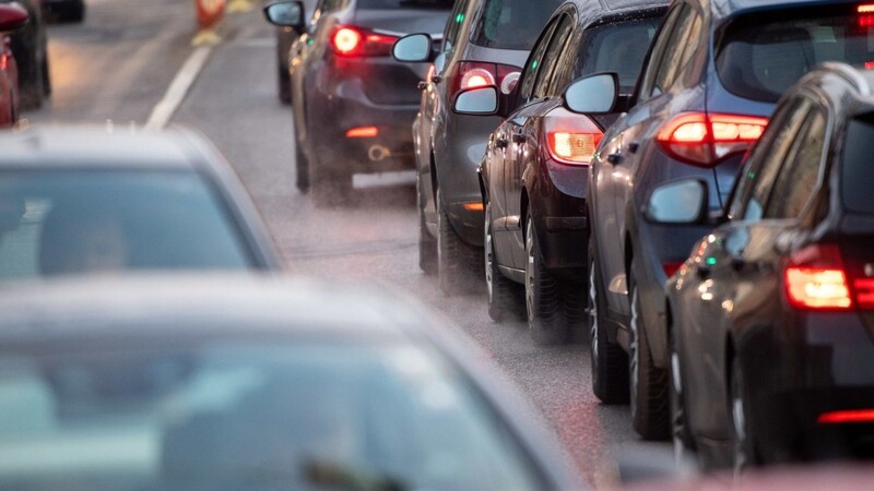 Laut vorläufigen Ergebnissen der "Monatsstatistik im Kfz-Handel", die auch Instandhaltung und Reparatur beinhaltet, erhöhte sich der Umsatz im bayerischen Handel mit Autos.