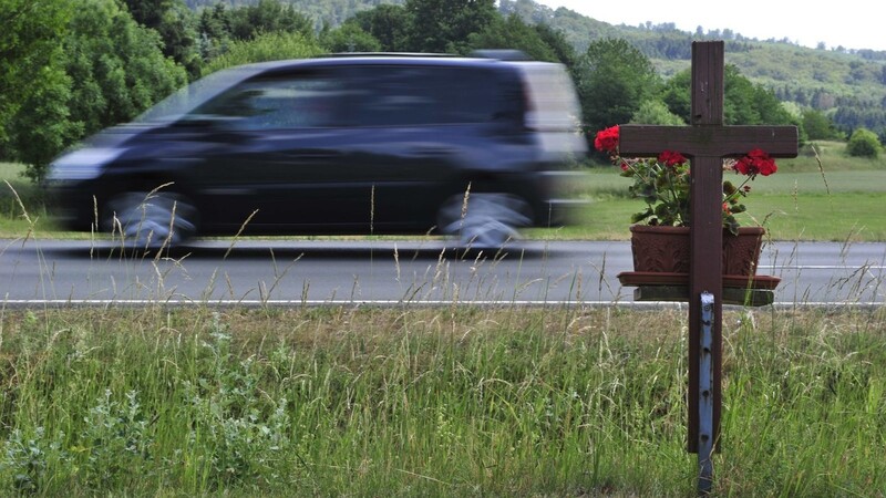 Auf Bayerns Straßen kommen weniger Menschen zu Schaden als vergangenes Jahr. (Symbolbild)