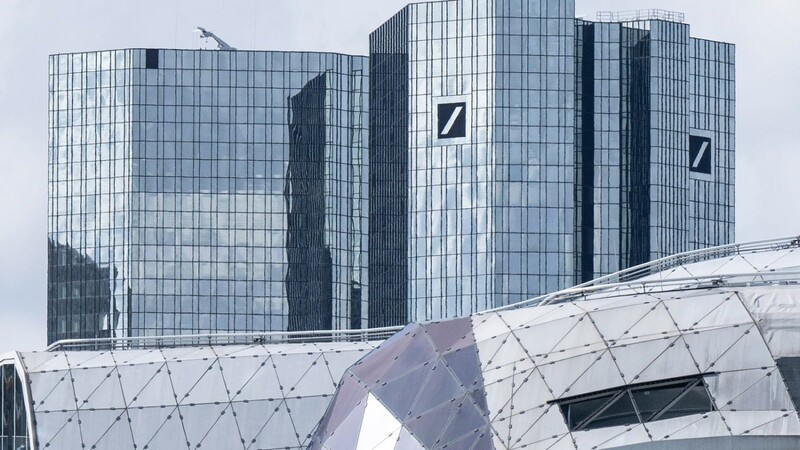 Dass die Deutsche Bank am Freitag zeitweilig um bis zu 14 Prozent rasiert wurde, weil die Kurse sogenannter Credit Default Swaps (CDS) stark angestiegen waren, deute auf Casino-Mentalität hin, schreibt unsere Kolumnistin.