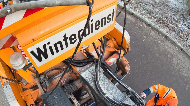 Der Winterdienst ist allenthalben im Einsatz.