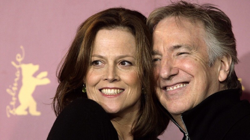 Die US-amerikanische Schauspielerin Sigourney Weaver und der britische Schauspieler Alan Rickman am 09.02.2006 beim Photocall der Berlinale in Berlin.