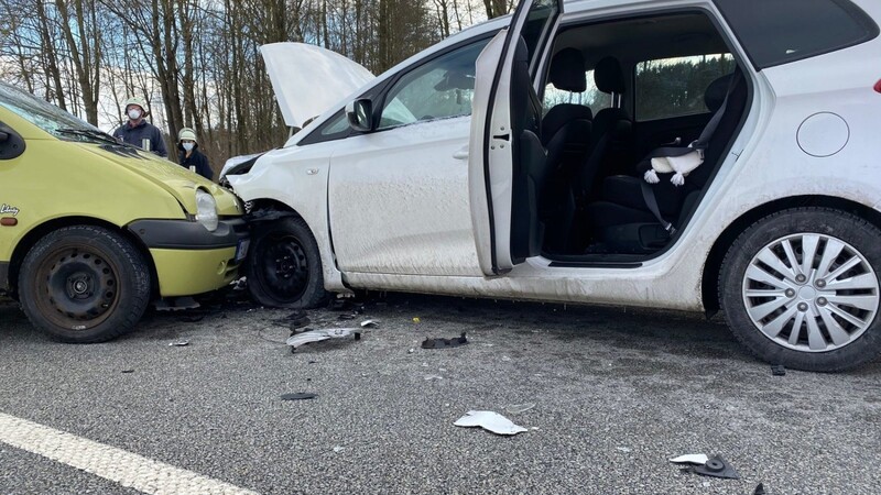 Am Donnerstag krachte es auf der B299 kurz vor der Weihmichler Ortseinfahrt.