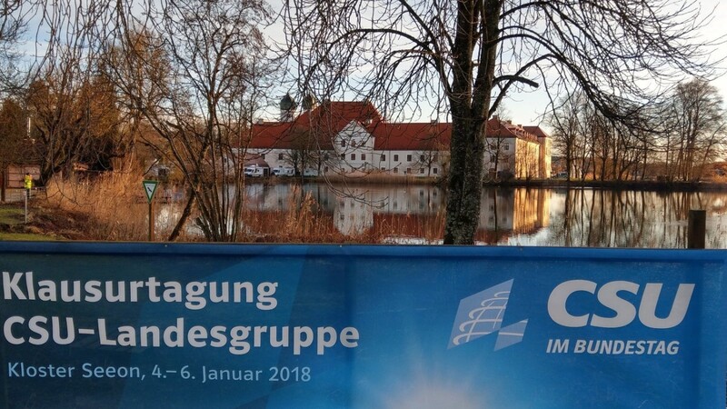 Die CSU sorgt sich darum, dass bei der Bundestagswahl die Verluste so groß und der Erfolg der AfD auch in Bayern so überzeugend war.