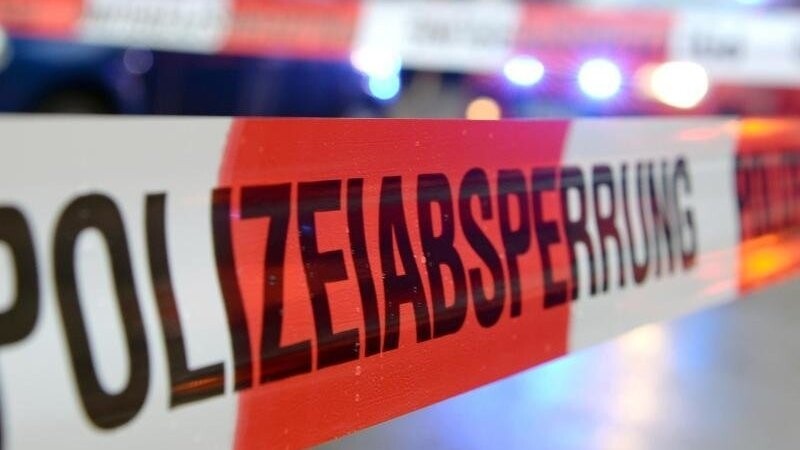 Ein Flatterband mit der Aufschrift "Polizeiabsperrung". Foto: Patrick Seeger/dpa/Symbolbild