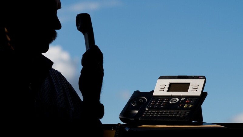 Polizei kann schon wieder nicht telefonieren: In zahlreichen Dienststellen sind laut einer Mitteilung des Polizeipräsidiums Niederbayern die Apparate ausgefallen. (Symbolbild)