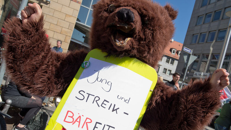 Nun haben die Warnstreiks auch unsere Region erreicht. Am Dienstag sind vor allem Kindergärten, Kitas, Stadtwerke und Ämter betroffen.