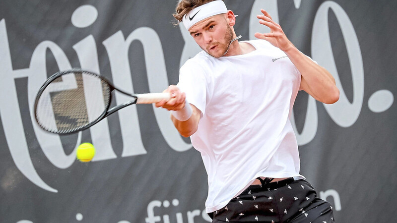 Debütierte 2019 mit 15 Jahren als jüngster Schweizer Spieler aller Zeiten im Davis Cup und steht nun im Kader des TC Rot-Weiß Straubing: Jerome Kym.