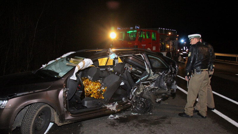 Auf der B16 bei Wenzenbach hat sich ein schwerer Unfall ereignet