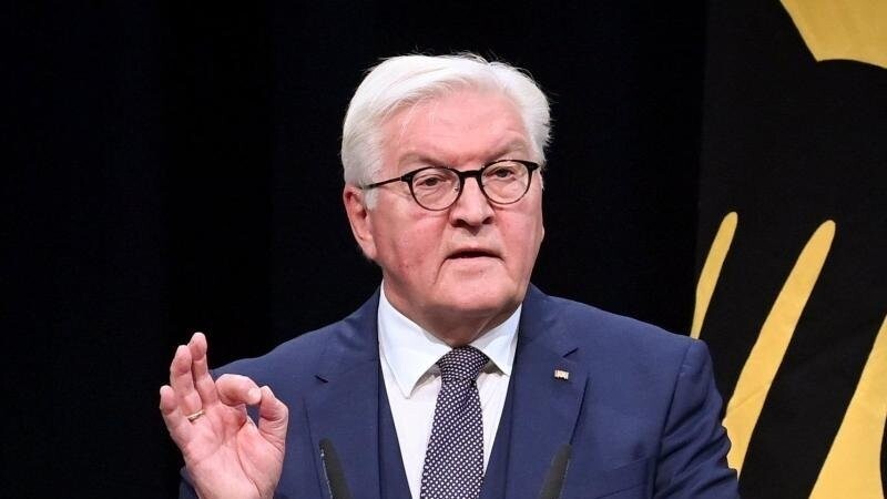 Bundespräsident Frank-Walter Steinmeier bittet die Bürger: "Halten wir uns an die Regeln, reduzieren wir noch einmal unsere Kontakte".