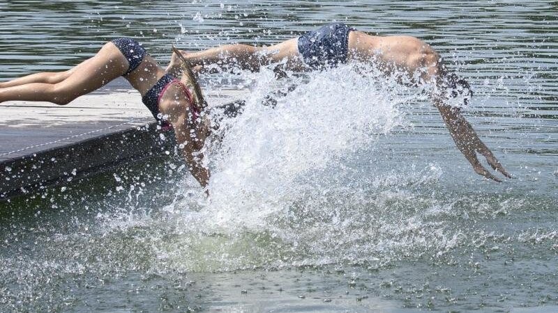 Im sächsischen Radebeul half ein Sprung in den See.