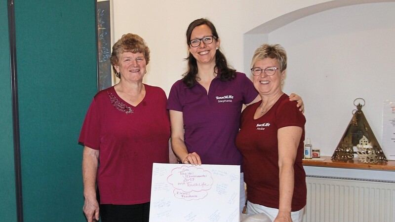 Elisabeth Ruhland, Stephanie Mauerer und Heike Meixner (von links) freuen sich über die vielen positiven Einträge ins Gästebuch.