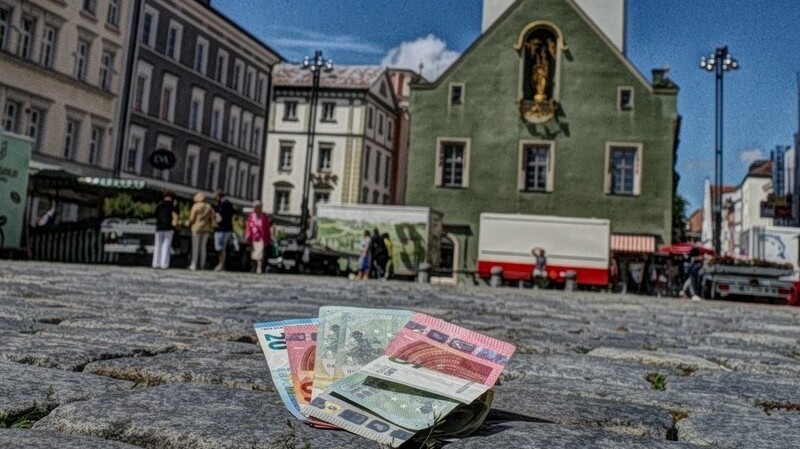 Wer was findet, zum Beispiel Bargeld, kann es als ehrlicher Mensch im Fundamt der Stadt abgeben.