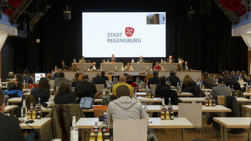 Der Regensburger Stadtrat tagt im Marinaforum.