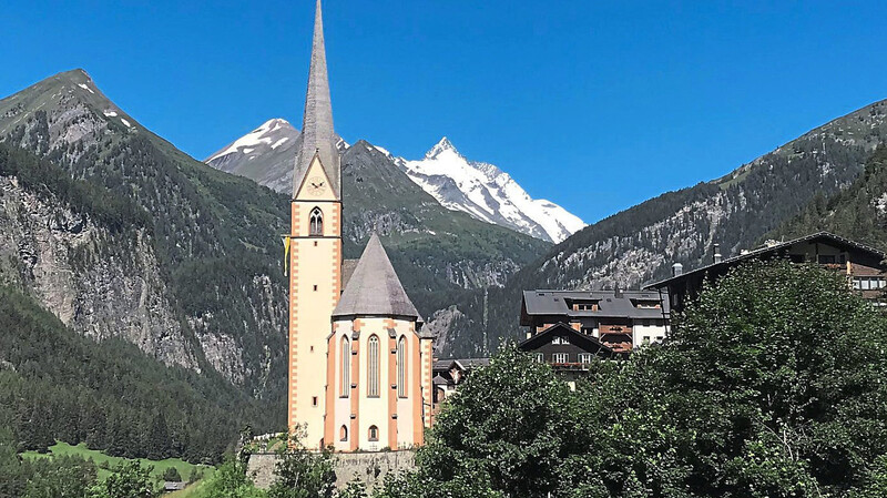 Die Pfarrkirche St. Vinzenz in Heiligenblut ist ein beliebtes Fotomotiv.