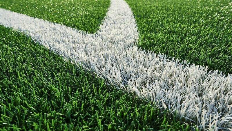 Wenn Fußballmannschaften aus dem Landkreis Straubing-Bogen auch im Winter unter realistischen Bedingungen trainieren wollen, müssen sie einen benachbarten Landkreis besuchen, denn nur dort gibt es Kunstrasenflächen.