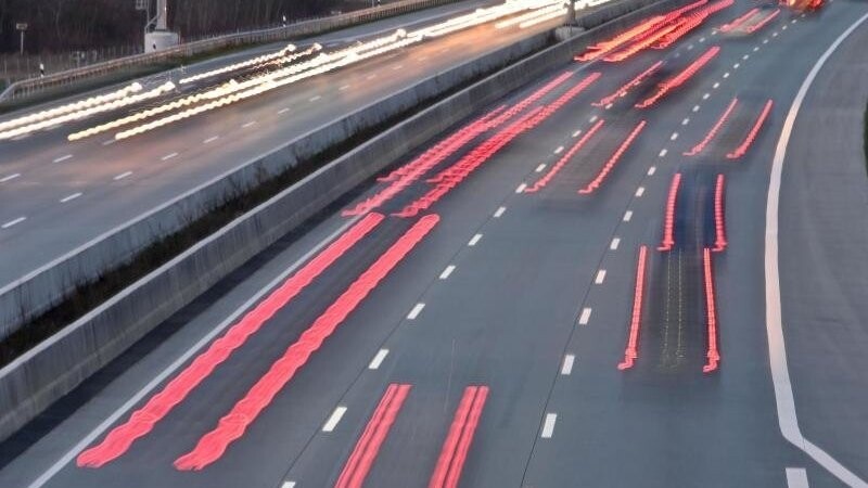 Um den Klimaschutz voranzubringen, haben sich die Umweltminister für ein Tempolimit auf Autobahnen ausgesprochen. (Symbolbild)