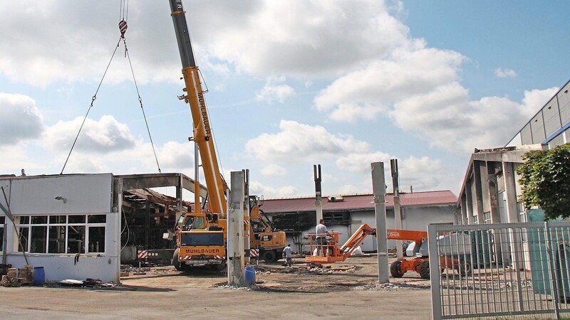 Am Standort Roding laufen aktuell die Aufräumarbeiten nach dem verheerenden Brand der Galvanik vor mehreren Wochen.