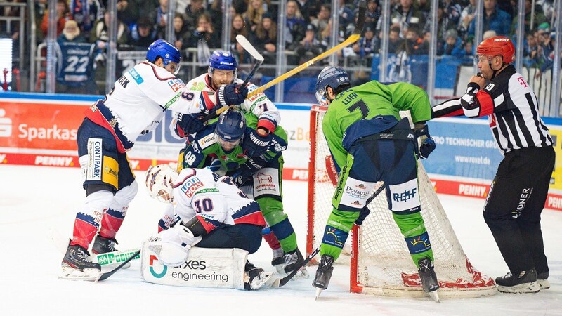 Einen Tag vor Silvester war Berlin zuletzt zu Gast in Straubing. Mit 4:3 nach Penaltyschießen gewannen die Tigers gegen den damals ziemlich taumelnden Meister. Am heutigen Abend sah das Ganze schon anders aus. Die Tigers verlieren mit 4:1 gegen Berlin.