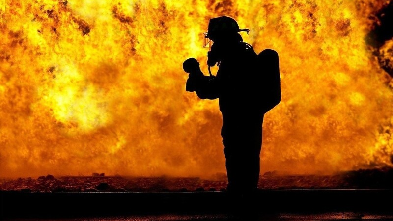 "Wenn irgendwo was passiert, denken die Leute als erstes an die Feuerwehr", lobt Landrat Dreier die Arbeit der Freiwilligen Rettungsdienste.