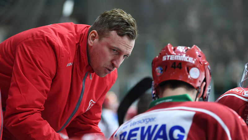 Die Eisbären Regensburg um Trainer Max Kaltenhauser haben am Samstag ihr erstes Testspiel bestritten.