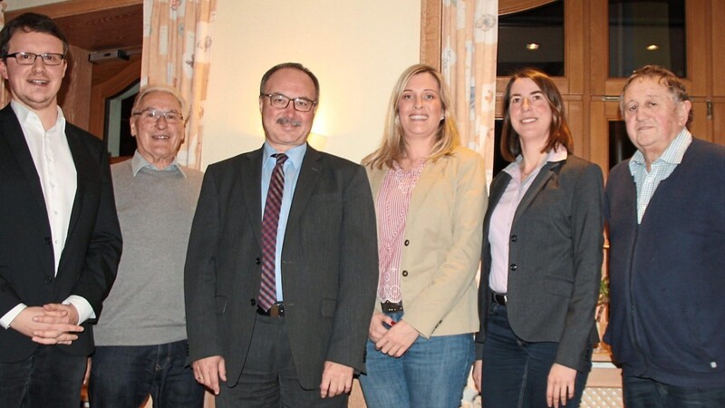 Diese Vorstandschaft führt den Verein Pro Gesundheit durch die nächste Periode. Vorsitzender bleibt Dr. Michael Jobst (links), neben ihm Hans Winklmann (Kassenprüfer), Alfred Reger (Kassier), Bettina Werner (stellvertretende Vorsitzende), Andrea Trinkerl (Schriftführerin) und Jupp Brantl (Kassenprüfer).